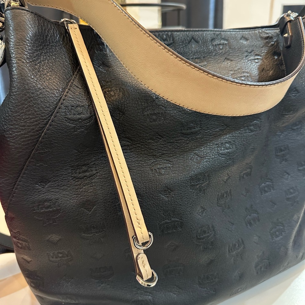 MCM Leather Shoulder Bag & key chain bunny - Picture 7 of 16